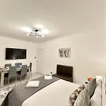 Edgware Road Beautiful Family Apartment