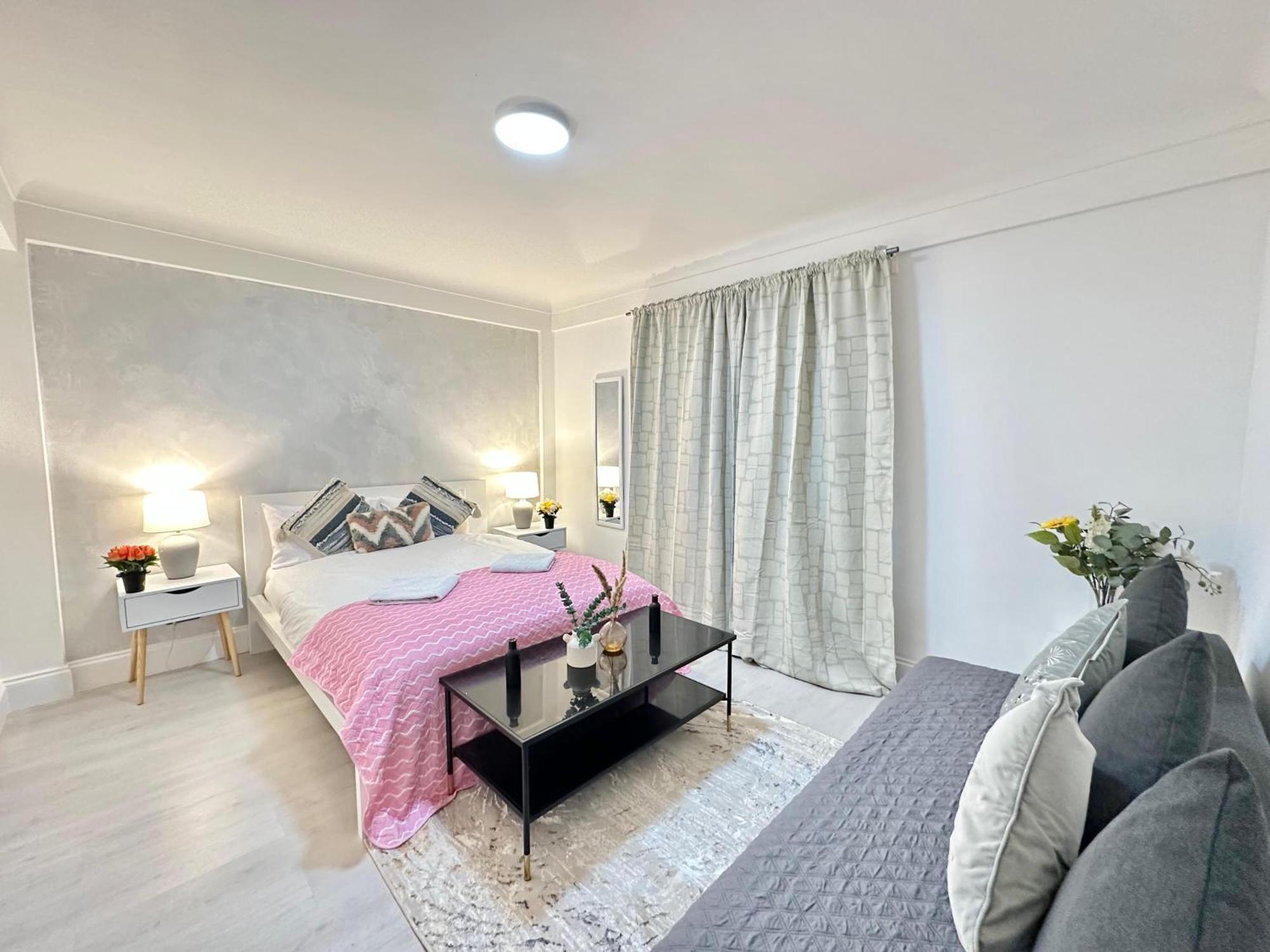 Edgware Road Beautiful Family * London